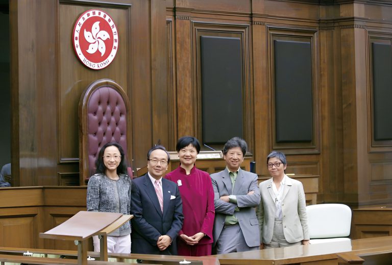 湯家驊（右）初當選立法會議員，同屆有陳淑莊(左起)、梁家傑、余若薇和吳靄儀。