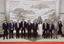 香港紫荊黨代表團　到訪中國駐美大使館