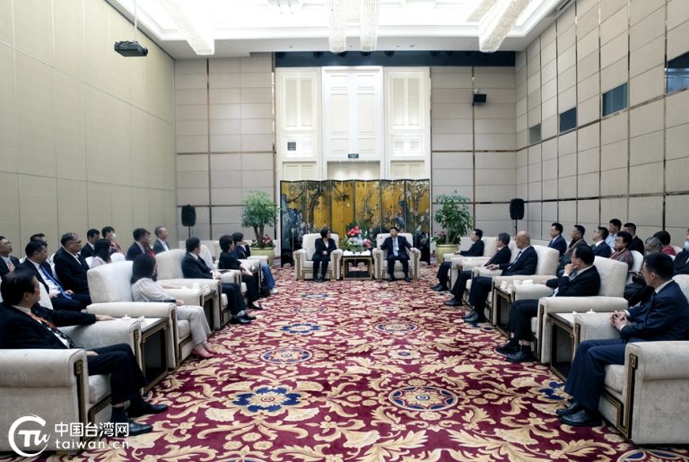 宋濤在廈門會見參加海峽論壇活動的台灣各界代表。（中國台灣網）