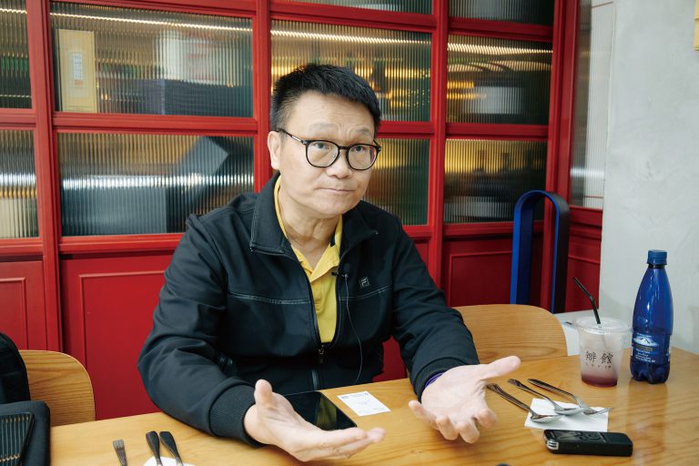 馮煒光曾任港大學生會會長，他指從前的學生會比現今的愛國。