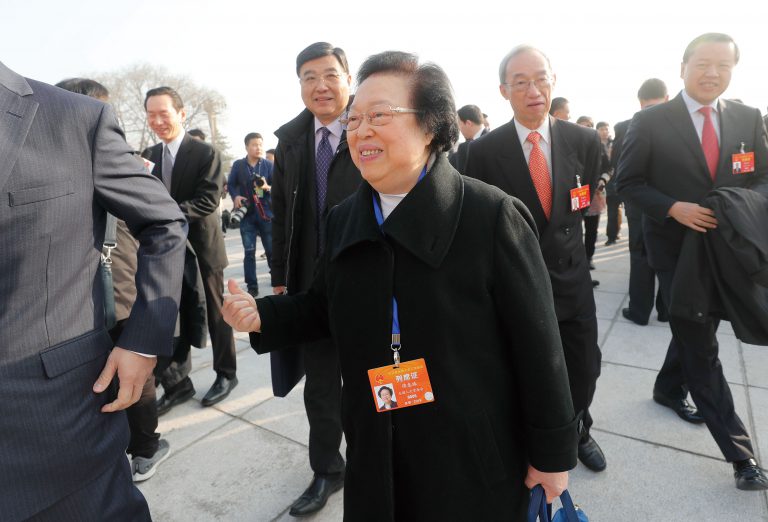 擔任港區全國人大代表，到北京出席兩會會議。