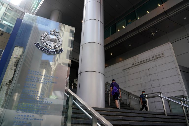 警方國安處昨上門帶走3男女調查，包括前香港眾志常委林淳軒。