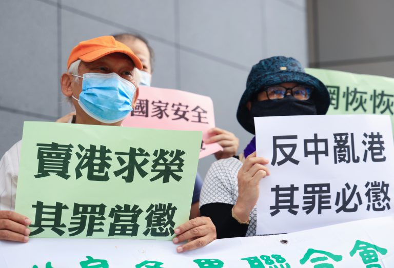 香港市民支持警方依法通緝外逃反中亂港分子。