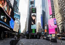 炎明熹成全港最年輕女歌手登美國時代廣場LED巨幕