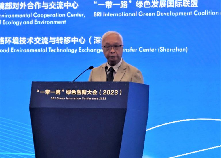 謝展寰在深圳「一帶一路」綠色創新大會上致辭。