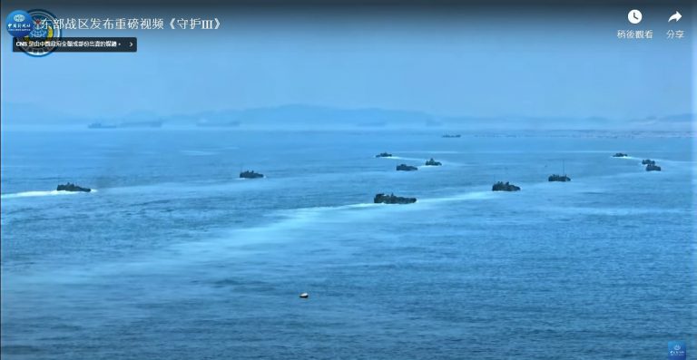 影片中有大批兩棲作戰艦艇渡海的畫面。