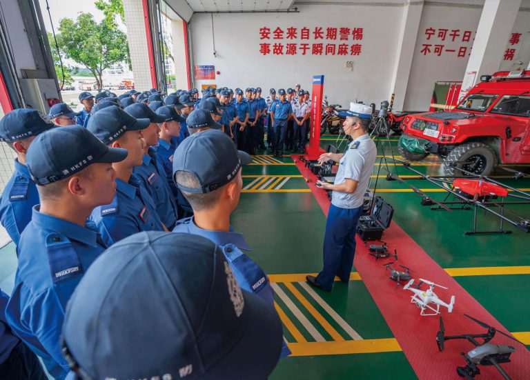 今年6月,消防及救護學院教官及學員在廣東省參與為期3天的國情研習活動,並與當地消防交流`。