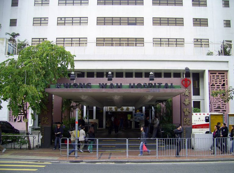 一名內地母親7月時遺棄兒子於廣華醫院，今被判監4個月，緩刑3年。（網上圖片）
