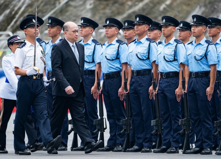 中聯辦主任鄭雁雄，到香港警察學院檢閱警隊結業會操。