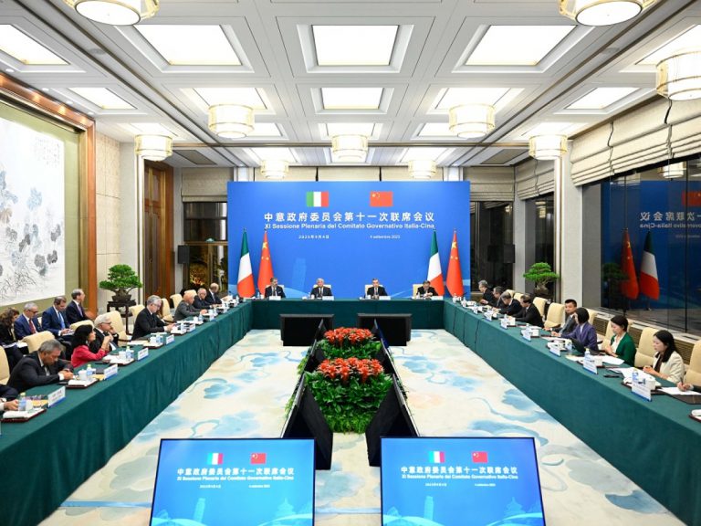 王毅同塔亞尼共同出席中意政府委員會第11次聯席會議。