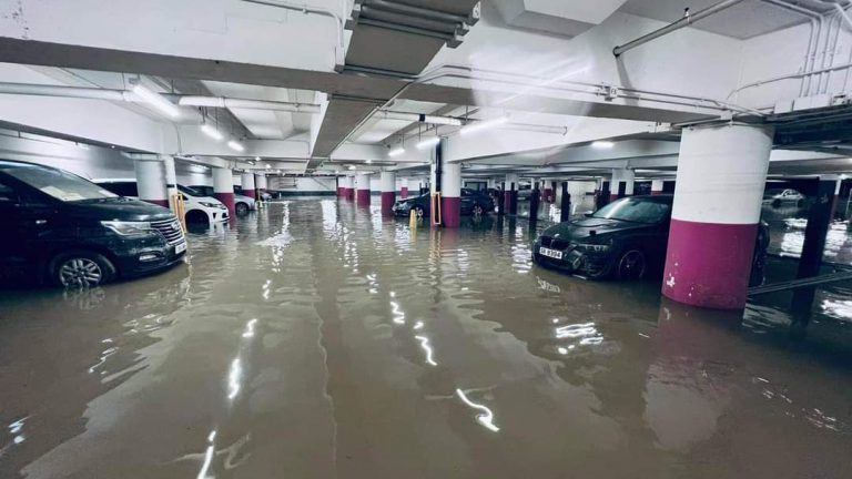 環翠邨商場停車場水浸。（網上圖片）
