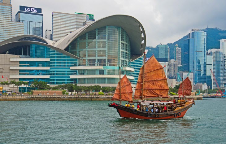 穆迪將香港的信貸評級展望下調至「負面」。