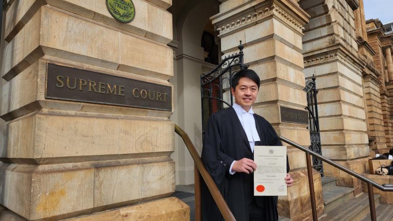 許智峯早前獲澳洲法庭頒令正式認許為律師。（許智峯FB）