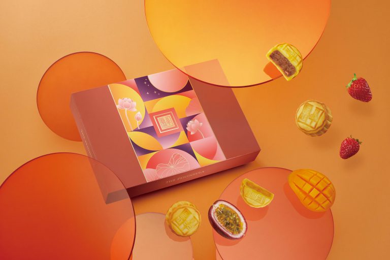 迷你水果奶黃月餅 $388/J　半島精品店與咖啡廳精挑細選甜美多汁的士多啤梨、芒果及熱情果炮製成酸甜有序的水果奶黃月餅，呈現熱帶風情。