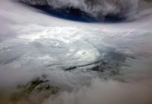飛行服務隊派機收集颱風數據　圖片顯示蘇拉眼壁完整