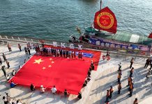 香港廣西社團總會舉辦「深水埗海濱嘉年華」 展大型國旗祝福祖國