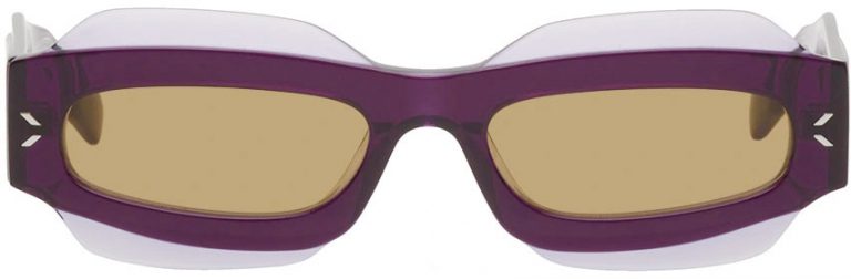 MCQ Purple Sunglasses $1,950
紫色MCQ矩形框太陽眼鏡採用醋酸纖維板材，配搭棕色鏡片與一體成型鼻托。/f