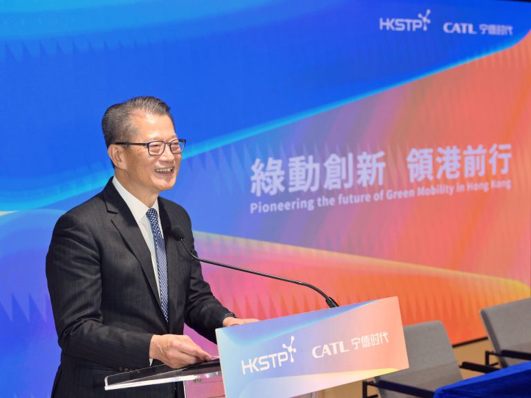 陳茂波指，過去一年已有超過30家企業夥伴準備落戶香港。（政府新聞處）