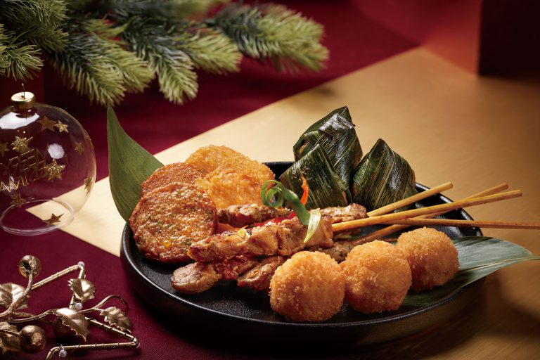 泰式串燒
泰式地道美食包括串燒、魚餅、香葉包雞及炸蝦餅等，全部即日鮮製，脆卜卜又香口。