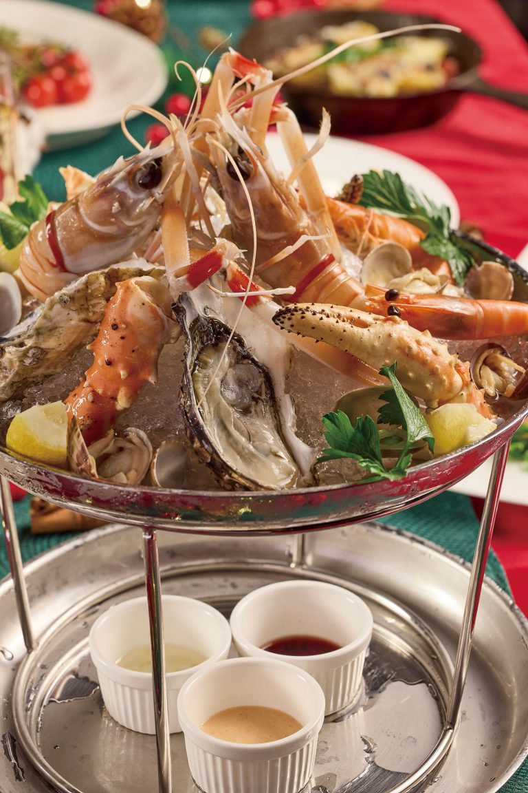 海鮮拼盤（另加$288）
想吃得豪氣一點，可追加由皇帝蟹腳、海蝦、生蠔及花蛤等組合而成的海鮮拼盤。