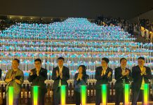 東九文化中心LED「花海」亮燈　市民駐足「打卡」讚「好靚」