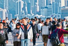 陳茂波稱旅客消費模式轉變港人北上消費　增中小企壓力
