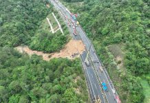 廣東梅龍高速公路路陷增至36死30傷　救援人員徹夜搜救