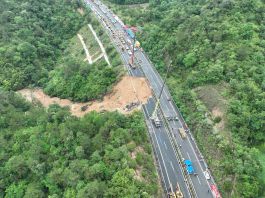 廣東梅龍高速公路路陷增至36死30傷　救援人員徹夜搜救