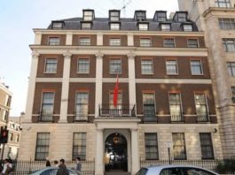 在英華人成詐騙勒索對象　中國駐英大使館籲提高警覺