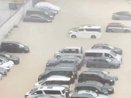 紅色暴雨將軍澳區多處水浸　露天停車場水深至半架車