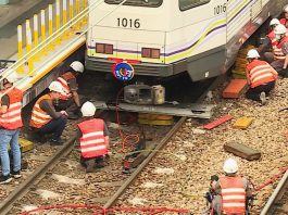 輕鐵列車出軌涉有外物在路軌上　港鐵報警調查
