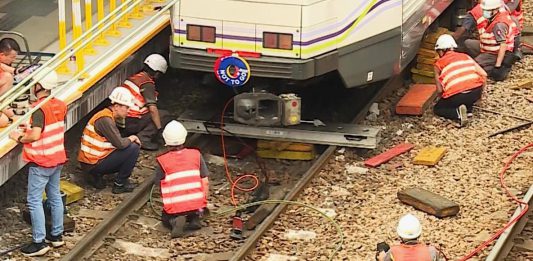 輕鐵列車出軌涉有外物在路軌上　港鐵報警調查