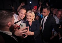 馬克龍政治豪賭慘敗　法國議會選舉極右派國民聯盟勝首輪投票