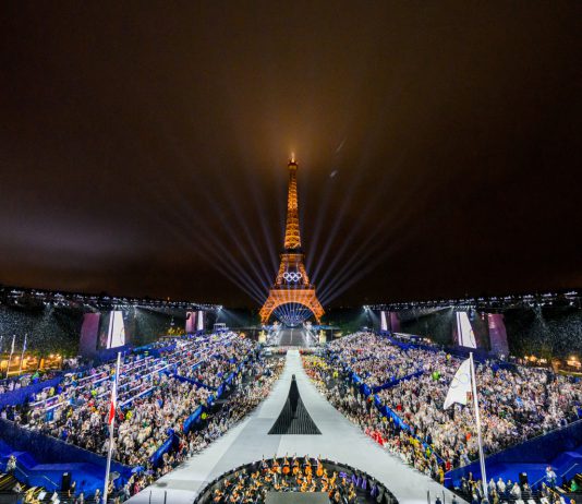 巴黎奧運揭幕　1.5萬運動員坐船巡塞納河進場