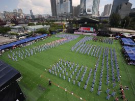 各區同賀國慶75周年　離島邀河北馬戲團演出　油尖旺手勢舞破世界紀錄