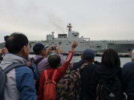 海南艦長沙艦結束5天訪港之旅　市民揮手歡送