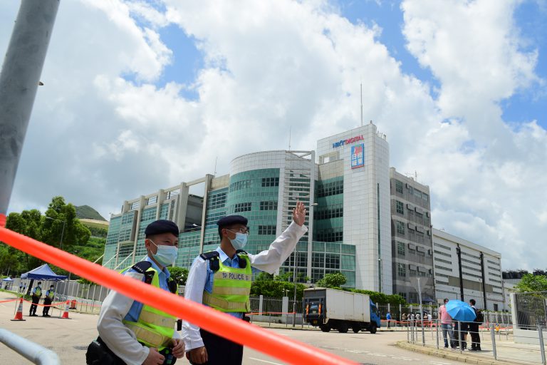 黎智英被指利用《蘋果日報》作為政治平台鼓吹制裁及煽動市民對抗政府。