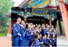 機器人時代大學畢業拿低保或成常態　文：吳桐山