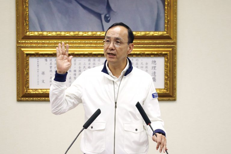 國民黨黨主席朱立倫不認 同「倒閣」。