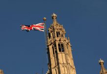 英國擬收緊移民政策　提高英語水平門檻及延長居留期至10年