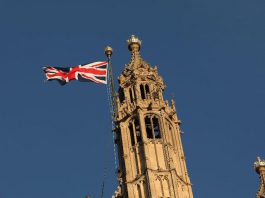 英國擬收緊移民政策　提高英語水平門檻及延長居留期至10年