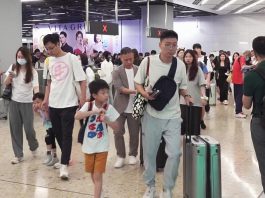 黃金周假期最後一天　截至上午10時逾15.2萬人次出入本港