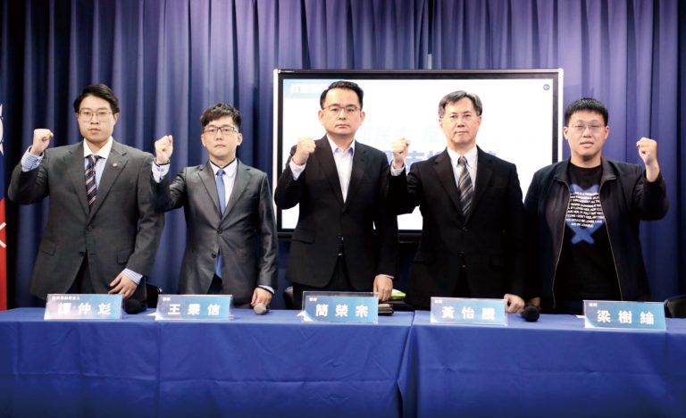 國民黨組律師團應對民進 黨的「大罷免」行動。