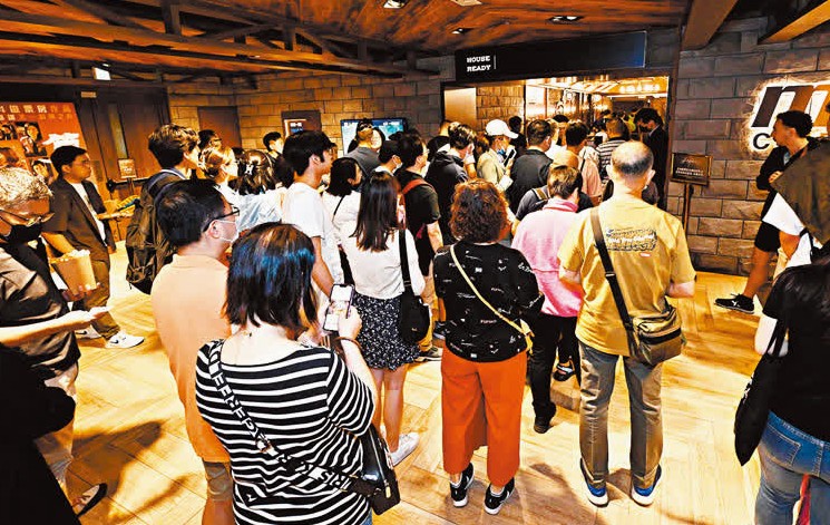香港戲院商會表示,戲院附近的商舖都認同,活動有助帶動人流。