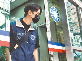 大罷免連署風波藍營各地黨部遭搜查　前扁辦主任警告「火會往上燒」月中將達高峰