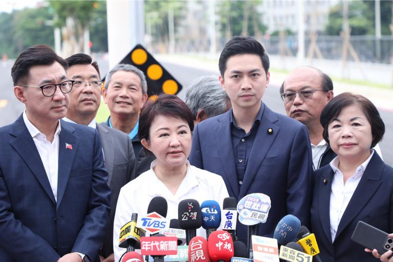 盧秀燕今早(26日)被問及黨主席改選一事,以上班時間不談政治作為回應。(中時新聞網圖片)