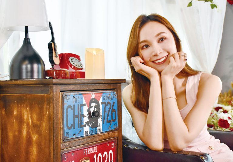 鄧伊婷喜歡接受挑戰,認為人生就是要不停作出新嘗試。