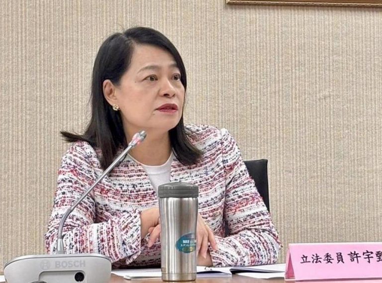 許宇甄要求「行政院長」卓榮泰應出面講清楚立場,將來會否修法沒收新增的法定假日。