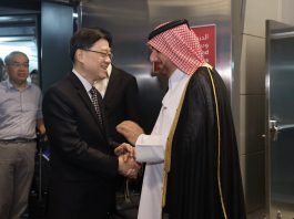 李家超稱率本港與內地團抵多哈　拓展與卡塔爾及科威特經貿合作