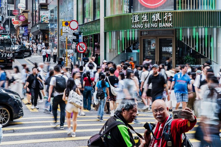 五一黃金周首三日,累計內地旅客入境共68萬人次,達去年五日總數的89%。